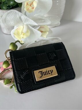 Juicy Black Embossed Checkerboard Card Holder with Heart Keyring